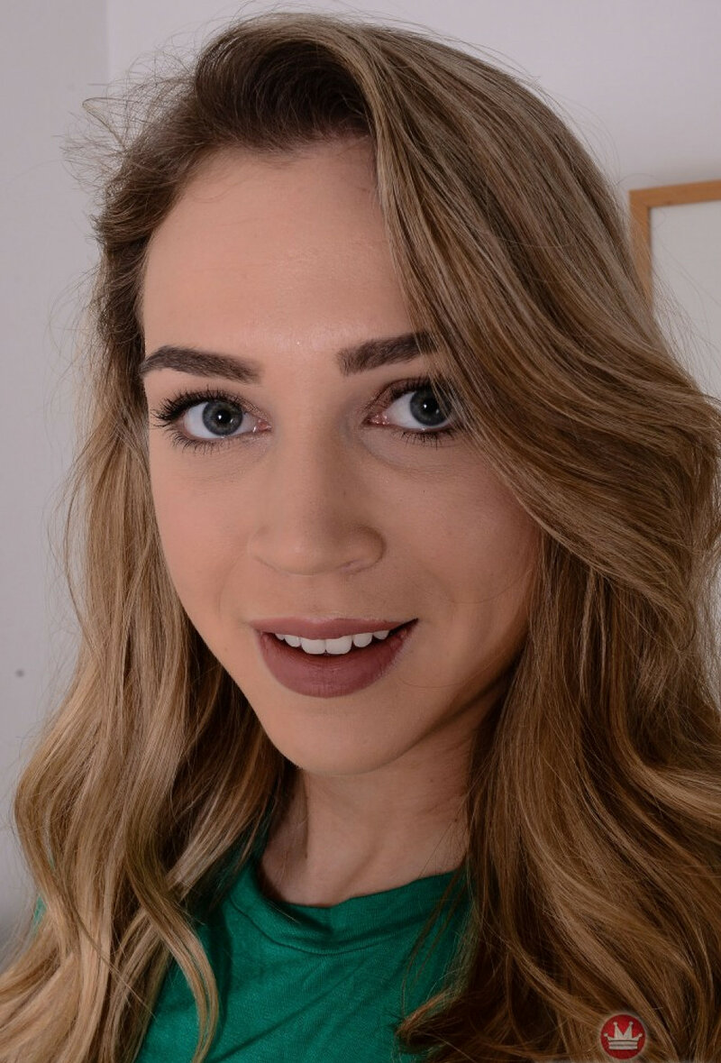 Лариса, 24 года, 2 размер груди